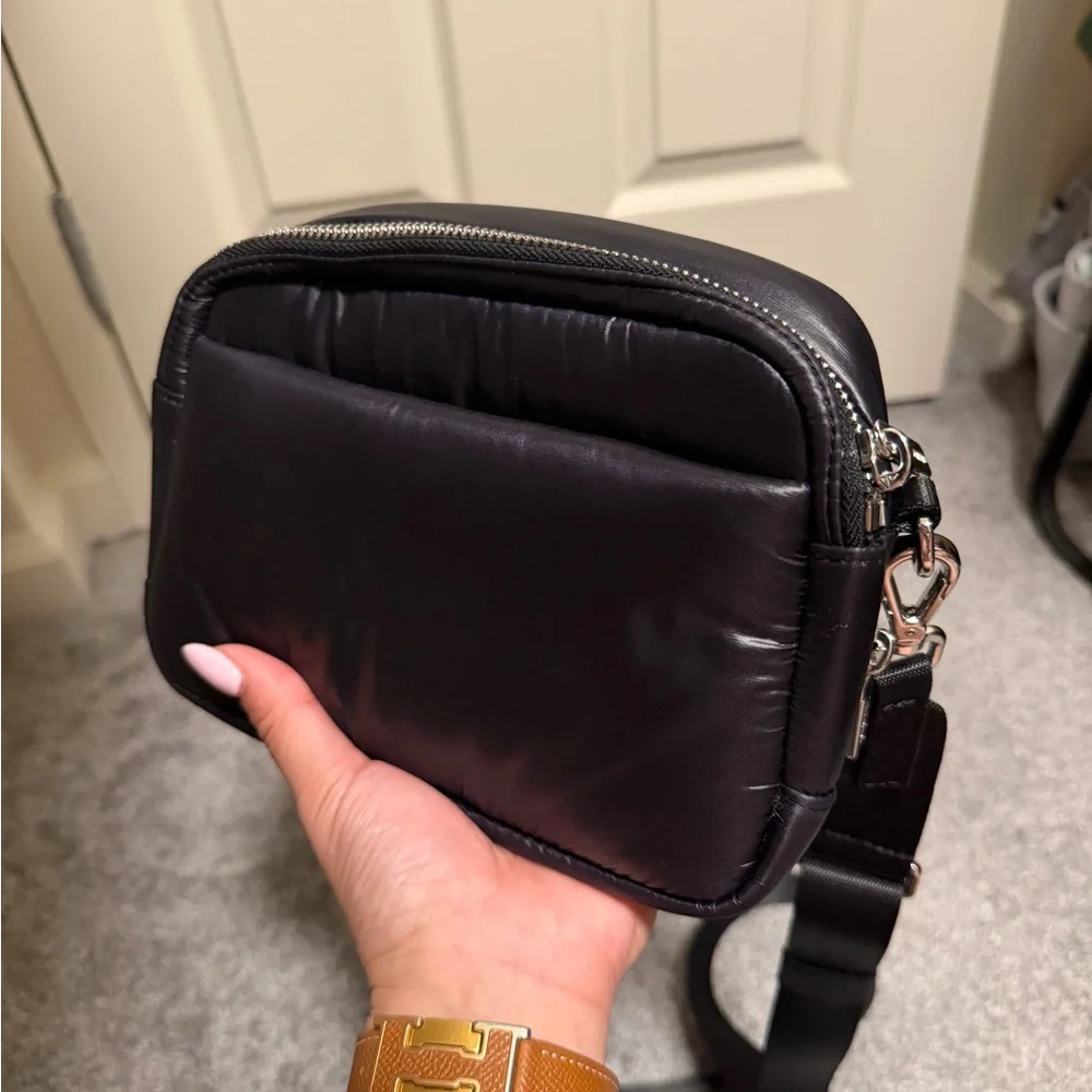 lululemon athletica  puff crossbody bag- Black - Picture 2 of 8